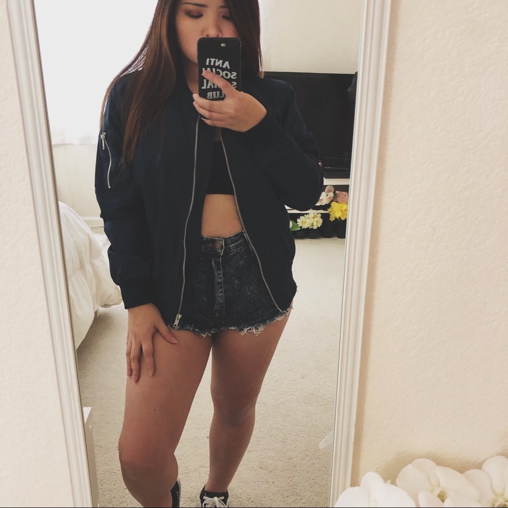 • b l u e b o m b e r •